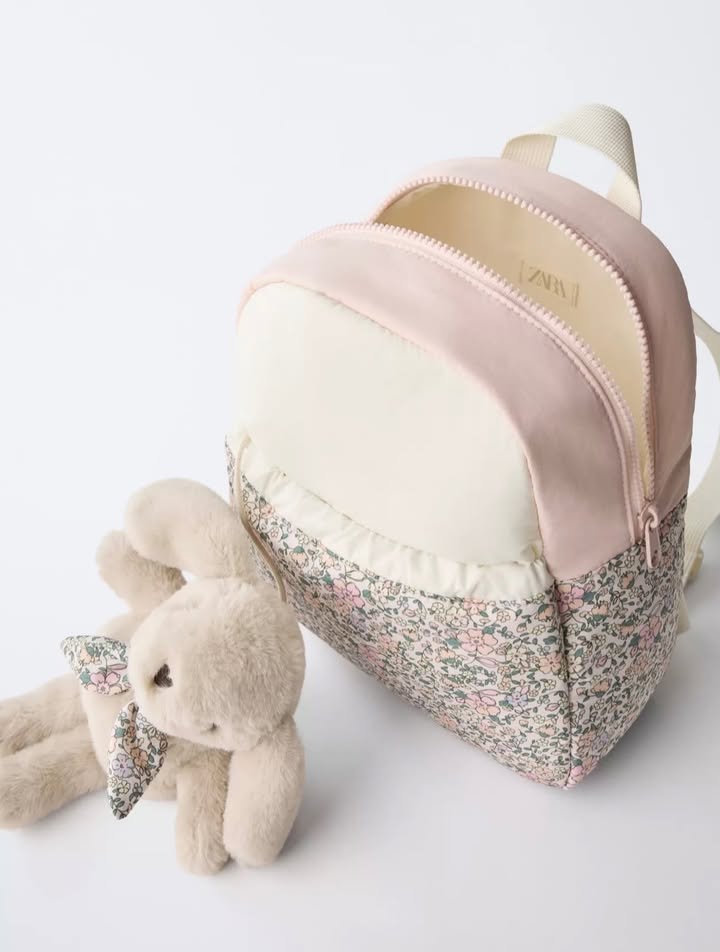 Милкий рюкзак для доньки з іменною вишивкою на замовлення