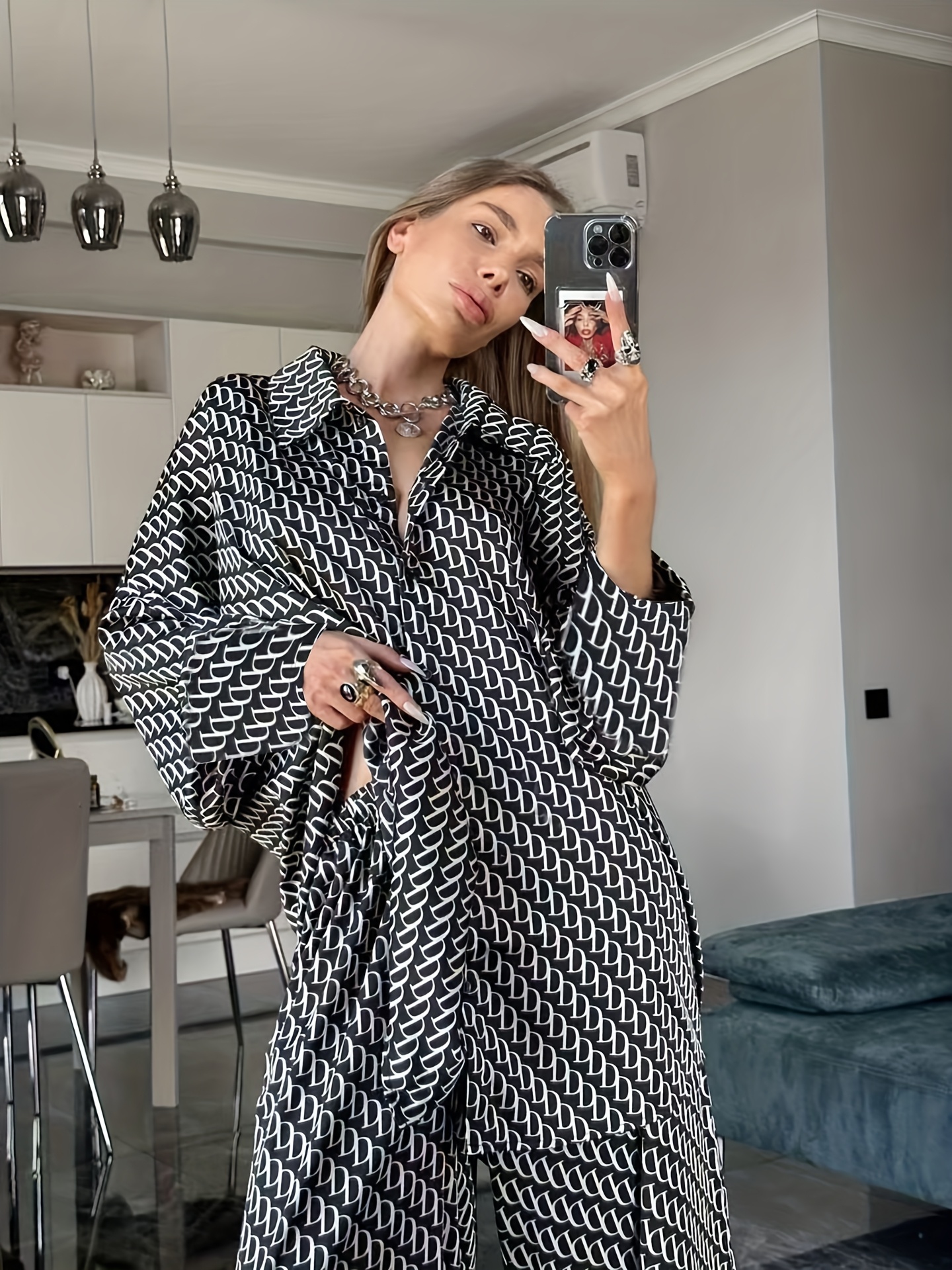 Елегантний жіночий костюм-двійка з кардиганом і широкими штанами